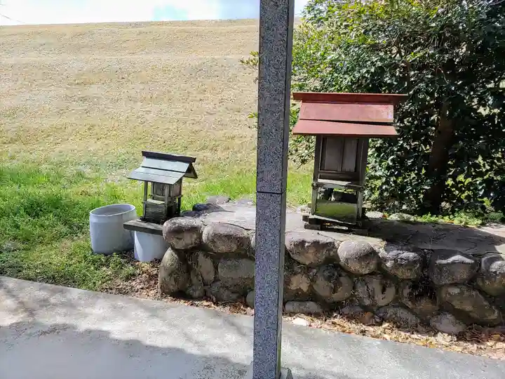 神明社(下大牧)の末社・摂社