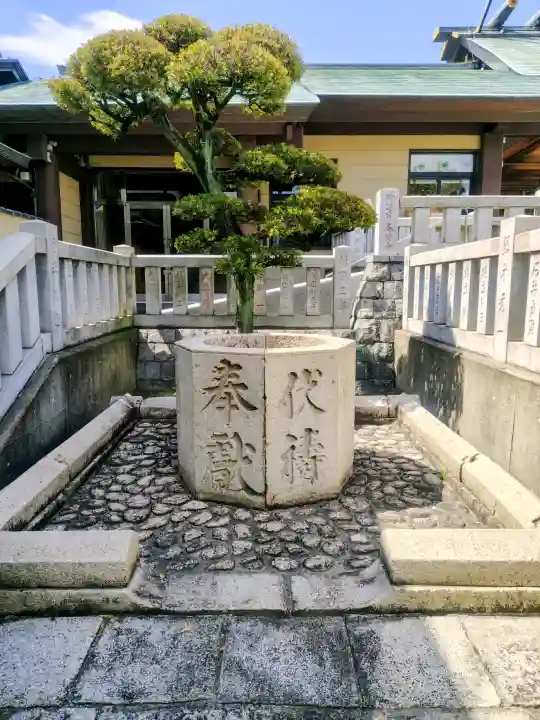 石濱神社の{uncategorized: "未分類", other: "その他", undefined: "問題あり", building: "その他建物", grave: "お墓", sacred_gate: "鳥居", guardian: "狛犬", statue: "像", buddha: "仏像", history: "歴史", nature: "自然", garden: "庭園", animal: "動物", pagoda: "塔", temizu: "手水舎", mountain_gate: "山門・神門", sanctuary: "本殿・本堂", subordinate: "末社・摂社", art: "芸術", scenery: "景色", jizo: "地蔵", ema: "絵馬", goshuin: "御朱印", omikuji: "おみくじ", items: "授与品その他", amulet: "お守り", goshuincho: "御朱印帳", eats: "食事", festival: "お祭り", votive_dance: "神楽", shichigosan: "七五三参", wedding: "結婚式", experience: "体験その他", initially: "初詣", around: "周辺", anti_infection: "感染症対策"}