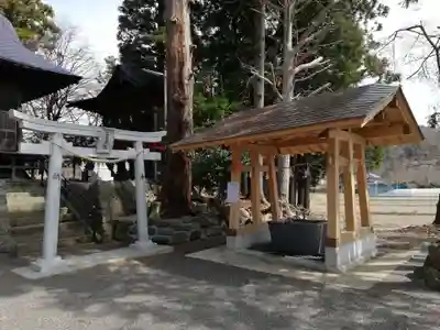 高司神社〜むすびの神の鎮まる社〜の手水舎