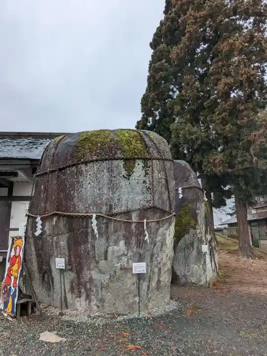 三ツ石神社(岩手県)