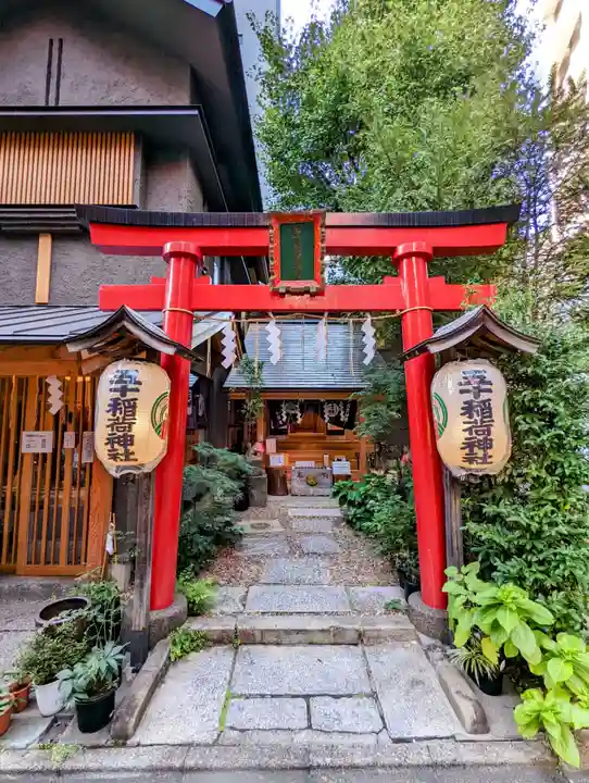 五十稲荷神社(栄寿稲荷神社)の鳥居