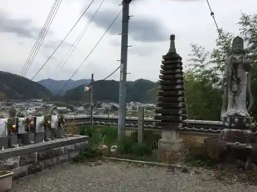 仏並寺の塔