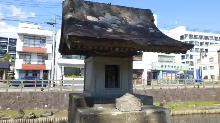 麓山弁財天の本殿・本堂