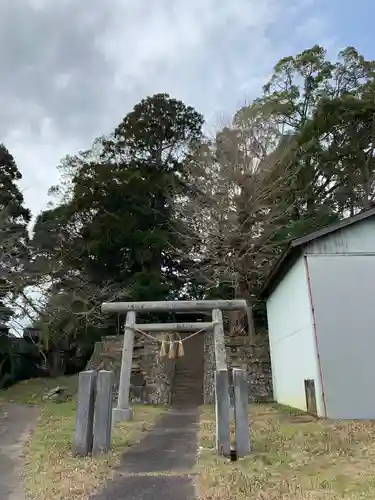 西神社の鳥居