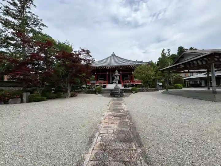 櫟野寺の{uncategorized: "未分類", other: "その他", undefined: "問題あり", building: "その他建物", grave: "お墓", sacred_gate: "鳥居", guardian: "狛犬", statue: "像", buddha: "仏像", history: "歴史", nature: "自然", garden: "庭園", animal: "動物", pagoda: "塔", temizu: "手水舎", mountain_gate: "山門・神門", sanctuary: "本殿・本堂", subordinate: "末社・摂社", art: "芸術", scenery: "景色", jizo: "地蔵", ema: "絵馬", goshuin: "御朱印", omikuji: "おみくじ", items: "授与品その他", amulet: "お守り", goshuincho: "御朱印帳", eats: "食事", festival: "お祭り", votive_dance: "神楽", shichigosan: "七五三参", wedding: "結婚式", experience: "体験その他", initially: "初詣", around: "周辺", anti_infection: "感染症対策"}