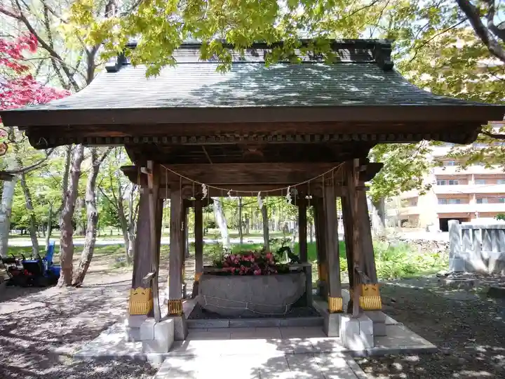 彌彦神社 (伊夜日子神社)の手水舎