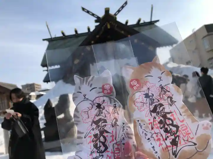 札幌諏訪神社の{uncategorized: "未分類", other: "その他", undefined: "問題あり", building: "その他建物", grave: "お墓", sacred_gate: "鳥居", guardian: "狛犬", statue: "像", buddha: "仏像", history: "歴史", nature: "自然", garden: "庭園", animal: "動物", pagoda: "塔", temizu: "手水舎", mountain_gate: "山門・神門", sanctuary: "本殿・本堂", subordinate: "末社・摂社", art: "芸術", scenery: "景色", jizo: "地蔵", ema: "絵馬", goshuin: "御朱印", omikuji: "おみくじ", items: "授与品その他", amulet: "お守り", goshuincho: "御朱印帳", eats: "食事", festival: "お祭り", votive_dance: "神楽", shichigosan: "七五三参", wedding: "結婚式", experience: "体験その他", initially: "初詣", around: "周辺", anti_infection: "感染症対策"}