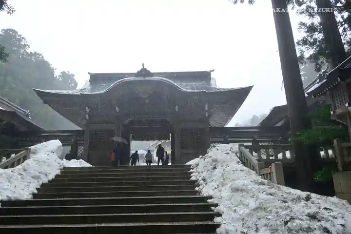 彌彦神社の山門・神門