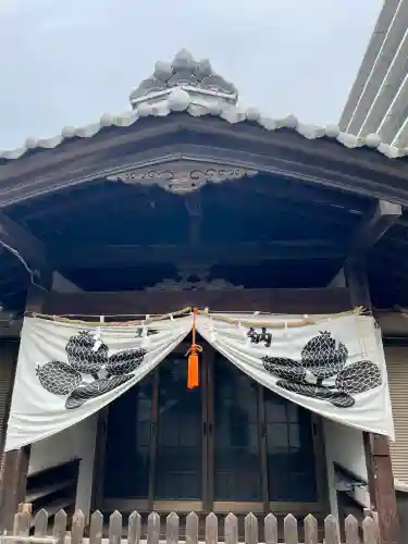 出世稲荷神社の{uncategorized: "未分類", other: "その他", undefined: "問題あり", building: "その他建物", grave: "お墓", sacred_gate: "鳥居", guardian: "狛犬", statue: "像", buddha: "仏像", history: "歴史", nature: "自然", garden: "庭園", animal: "動物", pagoda: "塔", temizu: "手水舎", mountain_gate: "山門・神門", sanctuary: "本殿・本堂", subordinate: "末社・摂社", art: "芸術", scenery: "景色", jizo: "地蔵", ema: "絵馬", goshuin: "御朱印", omikuji: "おみくじ", items: "授与品その他", amulet: "お守り", goshuincho: "御朱印帳", eats: "食事", festival: "お祭り", votive_dance: "神楽", shichigosan: "七五三参", wedding: "結婚式", experience: "体験その他", initially: "初詣", around: "周辺", anti_infection: "感染症対策"}