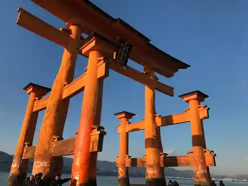 厳島神社の鳥居