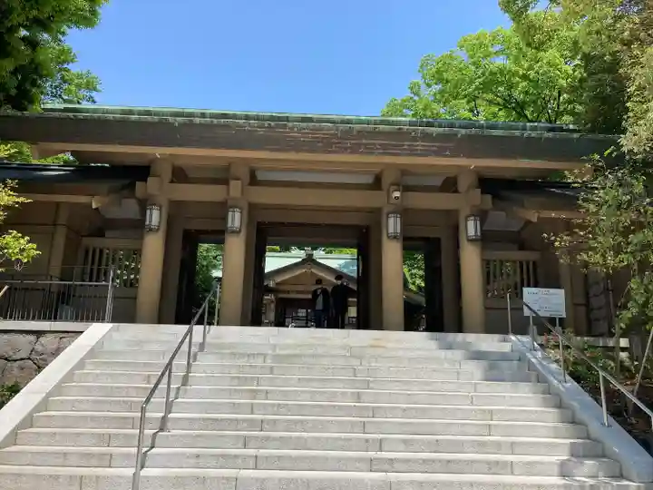 東京大神宮の山門・神門