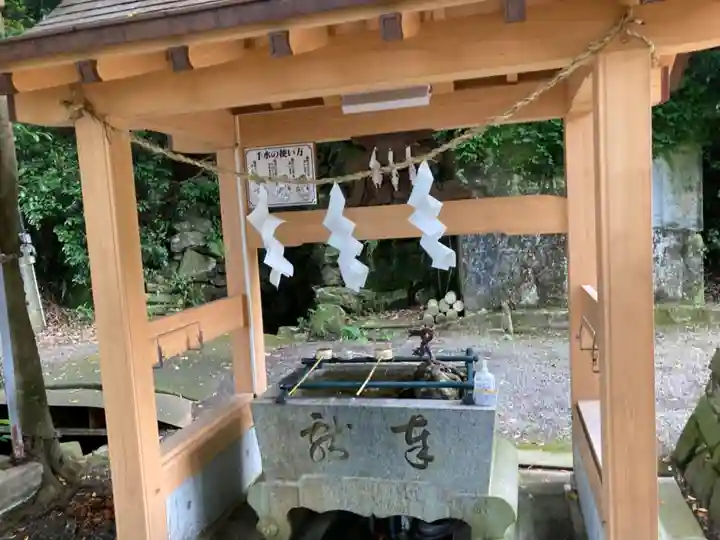 千足神社の手水舎