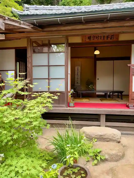 円覚寺の{uncategorized: "未分類", other: "その他", undefined: "問題あり", building: "その他建物", grave: "お墓", sacred_gate: "鳥居", guardian: "狛犬", statue: "像", buddha: "仏像", history: "歴史", nature: "自然", garden: "庭園", animal: "動物", pagoda: "塔", temizu: "手水舎", mountain_gate: "山門・神門", sanctuary: "本殿・本堂", subordinate: "末社・摂社", art: "芸術", scenery: "景色", jizo: "地蔵", ema: "絵馬", goshuin: "御朱印", omikuji: "おみくじ", items: "授与品その他", amulet: "お守り", goshuincho: "御朱印帳", eats: "食事", festival: "お祭り", votive_dance: "神楽", shichigosan: "七五三参", wedding: "結婚式", experience: "体験その他", initially: "初詣", around: "周辺", anti_infection: "感染症対策"}