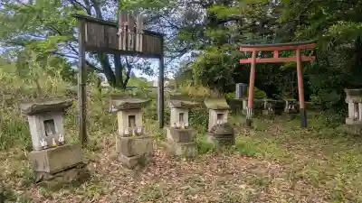 伏見稲荷神社の{uncategorized: "未分類", other: "その他", undefined: "問題あり", building: "その他建物", grave: "お墓", sacred_gate: "鳥居", guardian: "狛犬", statue: "像", buddha: "仏像", history: "歴史", nature: "自然", garden: "庭園", animal: "動物", pagoda: "塔", temizu: "手水舎", mountain_gate: "山門・神門", sanctuary: "本殿・本堂", subordinate: "末社・摂社", art: "芸術", scenery: "景色", jizo: "地蔵", ema: "絵馬", goshuin: "御朱印", omikuji: "おみくじ", items: "授与品その他", amulet: "お守り", goshuincho: "御朱印帳", eats: "食事", festival: "お祭り", votive_dance: "神楽", shichigosan: "七五三参", wedding: "結婚式", experience: "体験その他", initially: "初詣", around: "周辺", anti_infection: "感染症対策"}