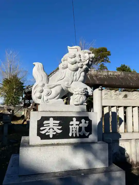 室原神社(萩原町串作)の狛犬