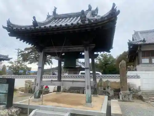 智積寺の{uncategorized: "未分類", other: "その他", undefined: "問題あり", building: "その他建物", grave: "お墓", sacred_gate: "鳥居", guardian: "狛犬", statue: "像", buddha: "仏像", history: "歴史", nature: "自然", garden: "庭園", animal: "動物", pagoda: "塔", temizu: "手水舎", mountain_gate: "山門・神門", sanctuary: "本殿・本堂", subordinate: "末社・摂社", art: "芸術", scenery: "景色", jizo: "地蔵", ema: "絵馬", goshuin: "御朱印", omikuji: "おみくじ", items: "授与品その他", amulet: "お守り", goshuincho: "御朱印帳", eats: "食事", festival: "お祭り", votive_dance: "神楽", shichigosan: "七五三参", wedding: "結婚式", experience: "体験その他", initially: "初詣", around: "周辺", anti_infection: "感染症対策"}