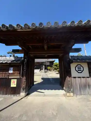 三光院跡の{uncategorized: "未分類", other: "その他", undefined: "問題あり", building: "その他建物", grave: "お墓", sacred_gate: "鳥居", guardian: "狛犬", statue: "像", buddha: "仏像", history: "歴史", nature: "自然", garden: "庭園", animal: "動物", pagoda: "塔", temizu: "手水舎", mountain_gate: "山門・神門", sanctuary: "本殿・本堂", subordinate: "末社・摂社", art: "芸術", scenery: "景色", jizo: "地蔵", ema: "絵馬", goshuin: "御朱印", omikuji: "おみくじ", items: "授与品その他", amulet: "お守り", goshuincho: "御朱印帳", eats: "食事", festival: "お祭り", votive_dance: "神楽", shichigosan: "七五三参", wedding: "結婚式", experience: "体験その他", initially: "初詣", around: "周辺", anti_infection: "感染症対策"}