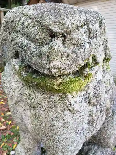 宇奈月神社の狛犬