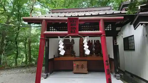 新屋山神社の末社・摂社