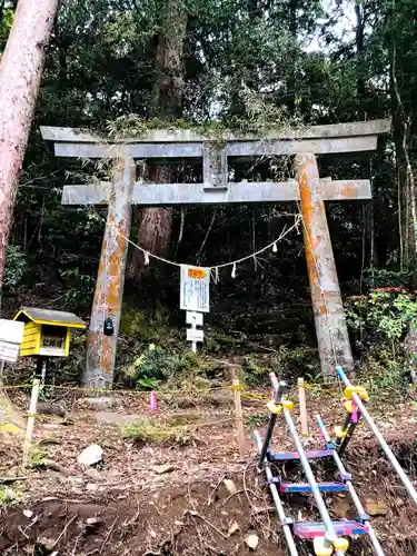 市房山神宮の鳥居