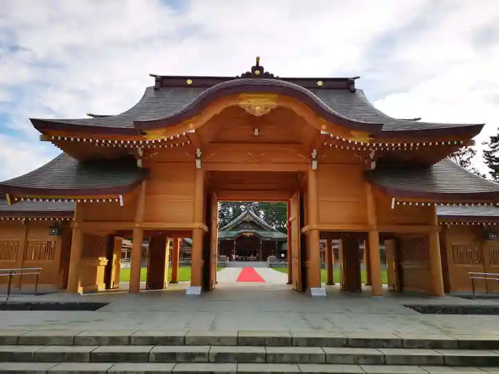 新潟縣護國神社の山門・神門