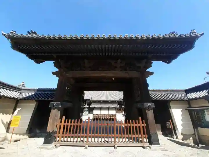 願泉寺(貝塚御坊)の{uncategorized: "未分類", other: "その他", undefined: "問題あり", building: "その他建物", grave: "お墓", sacred_gate: "鳥居", guardian: "狛犬", statue: "像", buddha: "仏像", history: "歴史", nature: "自然", garden: "庭園", animal: "動物", pagoda: "塔", temizu: "手水舎", mountain_gate: "山門・神門", sanctuary: "本殿・本堂", subordinate: "末社・摂社", art: "芸術", scenery: "景色", jizo: "地蔵", ema: "絵馬", goshuin: "御朱印", omikuji: "おみくじ", items: "授与品その他", amulet: "お守り", goshuincho: "御朱印帳", eats: "食事", festival: "お祭り", votive_dance: "神楽", shichigosan: "七五三参", wedding: "結婚式", experience: "体験その他", initially: "初詣", around: "周辺", anti_infection: "感染症対策"}