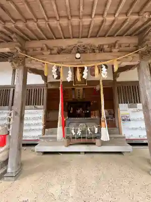 日吉神社の{uncategorized: "未分類", other: "その他", undefined: "問題あり", building: "その他建物", grave: "お墓", sacred_gate: "鳥居", guardian: "狛犬", statue: "像", buddha: "仏像", history: "歴史", nature: "自然", garden: "庭園", animal: "動物", pagoda: "塔", temizu: "手水舎", mountain_gate: "山門・神門", sanctuary: "本殿・本堂", subordinate: "末社・摂社", art: "芸術", scenery: "景色", jizo: "地蔵", ema: "絵馬", goshuin: "御朱印", omikuji: "おみくじ", items: "授与品その他", amulet: "お守り", goshuincho: "御朱印帳", eats: "食事", festival: "お祭り", votive_dance: "神楽", shichigosan: "七五三参", wedding: "結婚式", experience: "体験その他", initially: "初詣", around: "周辺", anti_infection: "感染症対策"}