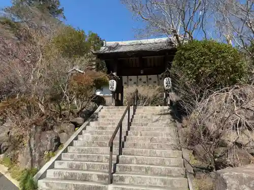 覚園寺の{uncategorized: "未分類", other: "その他", undefined: "問題あり", building: "その他建物", grave: "お墓", sacred_gate: "鳥居", guardian: "狛犬", statue: "像", buddha: "仏像", history: "歴史", nature: "自然", garden: "庭園", animal: "動物", pagoda: "塔", temizu: "手水舎", mountain_gate: "山門・神門", sanctuary: "本殿・本堂", subordinate: "末社・摂社", art: "芸術", scenery: "景色", jizo: "地蔵", ema: "絵馬", goshuin: "御朱印", omikuji: "おみくじ", items: "授与品その他", amulet: "お守り", goshuincho: "御朱印帳", eats: "食事", festival: "お祭り", votive_dance: "神楽", shichigosan: "七五三参", wedding: "結婚式", experience: "体験その他", initially: "初詣", around: "周辺", anti_infection: "感染症対策"}