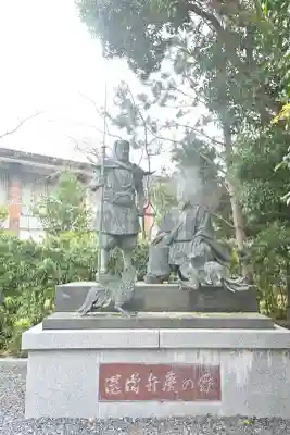 闘鶏神社の{uncategorized: "未分類", other: "その他", undefined: "問題あり", building: "その他建物", grave: "お墓", sacred_gate: "鳥居", guardian: "狛犬", statue: "像", buddha: "仏像", history: "歴史", nature: "自然", garden: "庭園", animal: "動物", pagoda: "塔", temizu: "手水舎", mountain_gate: "山門・神門", sanctuary: "本殿・本堂", subordinate: "末社・摂社", art: "芸術", scenery: "景色", jizo: "地蔵", ema: "絵馬", goshuin: "御朱印", omikuji: "おみくじ", items: "授与品その他", amulet: "お守り", goshuincho: "御朱印帳", eats: "食事", festival: "お祭り", votive_dance: "神楽", shichigosan: "七五三参", wedding: "結婚式", experience: "体験その他", initially: "初詣", around: "周辺", anti_infection: "感染症対策"}