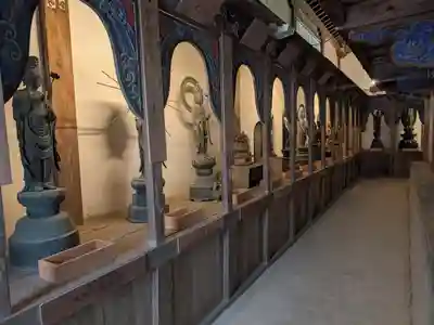 成身院 百体観音堂(さざえ堂)(埼玉県)