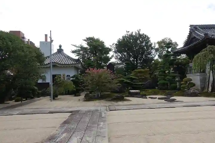 養泉寺の庭園