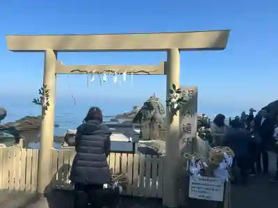 二見興玉神社の{uncategorized: "未分類", other: "その他", undefined: "問題あり", building: "その他建物", grave: "お墓", sacred_gate: "鳥居", guardian: "狛犬", statue: "像", buddha: "仏像", history: "歴史", nature: "自然", garden: "庭園", animal: "動物", pagoda: "塔", temizu: "手水舎", mountain_gate: "山門・神門", sanctuary: "本殿・本堂", subordinate: "末社・摂社", art: "芸術", scenery: "景色", jizo: "地蔵", ema: "絵馬", goshuin: "御朱印", omikuji: "おみくじ", items: "授与品その他", amulet: "お守り", goshuincho: "御朱印帳", eats: "食事", festival: "お祭り", votive_dance: "神楽", shichigosan: "七五三参", wedding: "結婚式", experience: "体験その他", initially: "初詣", around: "周辺", anti_infection: "感染症対策"}