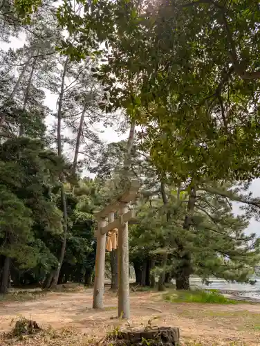 天橋立神社の{uncategorized: "未分類", other: "その他", undefined: "問題あり", building: "その他建物", grave: "お墓", sacred_gate: "鳥居", guardian: "狛犬", statue: "像", buddha: "仏像", history: "歴史", nature: "自然", garden: "庭園", animal: "動物", pagoda: "塔", temizu: "手水舎", mountain_gate: "山門・神門", sanctuary: "本殿・本堂", subordinate: "末社・摂社", art: "芸術", scenery: "景色", jizo: "地蔵", ema: "絵馬", goshuin: "御朱印", omikuji: "おみくじ", items: "授与品その他", amulet: "お守り", goshuincho: "御朱印帳", eats: "食事", festival: "お祭り", votive_dance: "神楽", shichigosan: "七五三参", wedding: "結婚式", experience: "体験その他", initially: "初詣", around: "周辺", anti_infection: "感染症対策"}