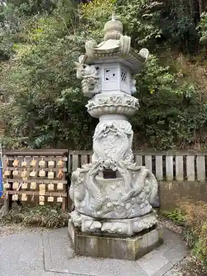 毛谷黒龍神社の{uncategorized: "未分類", other: "その他", undefined: "問題あり", building: "その他建物", grave: "お墓", sacred_gate: "鳥居", guardian: "狛犬", statue: "像", buddha: "仏像", history: "歴史", nature: "自然", garden: "庭園", animal: "動物", pagoda: "塔", temizu: "手水舎", mountain_gate: "山門・神門", sanctuary: "本殿・本堂", subordinate: "末社・摂社", art: "芸術", scenery: "景色", jizo: "地蔵", ema: "絵馬", goshuin: "御朱印", omikuji: "おみくじ", items: "授与品その他", amulet: "お守り", goshuincho: "御朱印帳", eats: "食事", festival: "お祭り", votive_dance: "神楽", shichigosan: "七五三参", wedding: "結婚式", experience: "体験その他", initially: "初詣", around: "周辺", anti_infection: "感染症対策"}