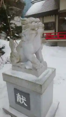 女満別神社の狛犬