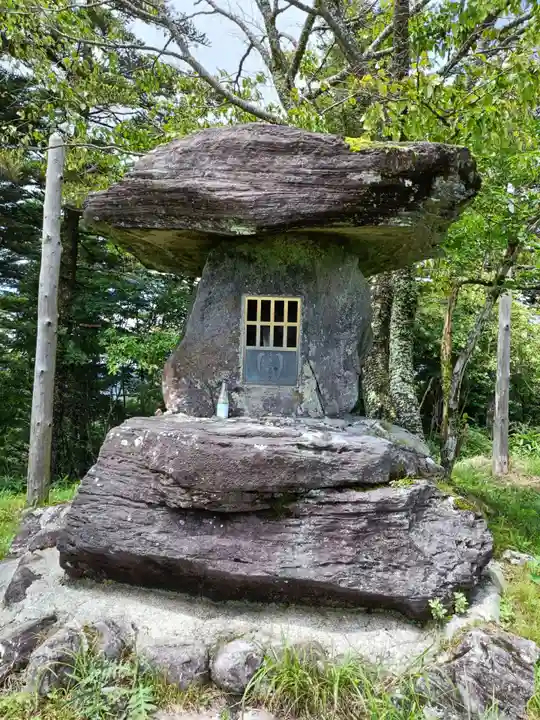 霧ヶ峰薙鎌神社の本殿・本堂