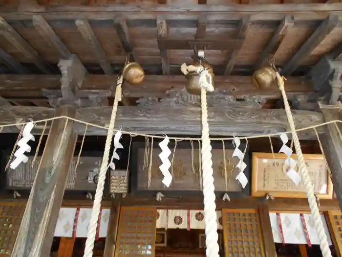 蠶養國神社の本殿