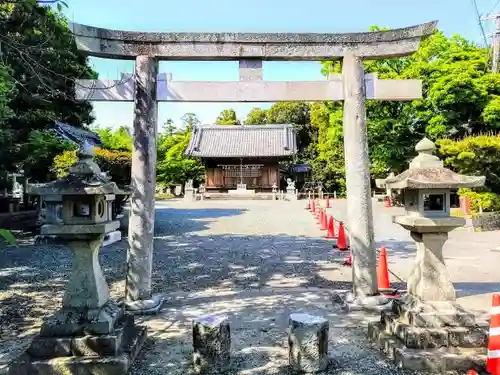 知里付神社の鳥居