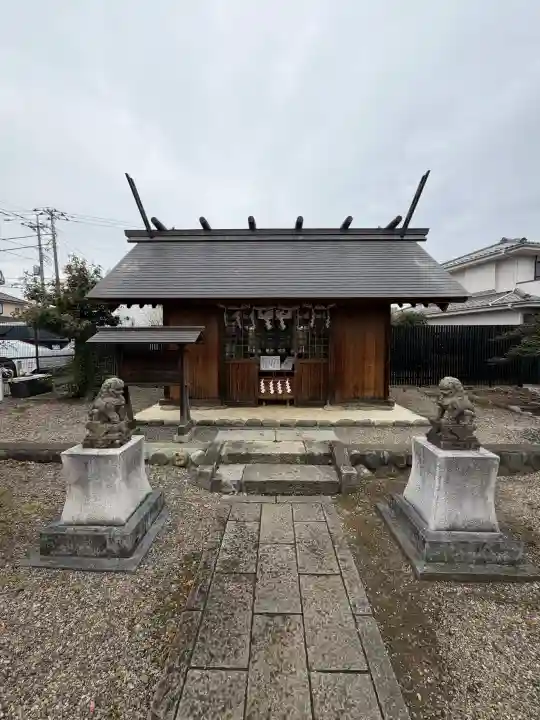 拝島神明神社の{uncategorized: "未分類", other: "その他", undefined: "問題あり", building: "その他建物", grave: "お墓", sacred_gate: "鳥居", guardian: "狛犬", statue: "像", buddha: "仏像", history: "歴史", nature: "自然", garden: "庭園", animal: "動物", pagoda: "塔", temizu: "手水舎", mountain_gate: "山門・神門", sanctuary: "本殿・本堂", subordinate: "末社・摂社", art: "芸術", scenery: "景色", jizo: "地蔵", ema: "絵馬", goshuin: "御朱印", omikuji: "おみくじ", items: "授与品その他", amulet: "お守り", goshuincho: "御朱印帳", eats: "食事", festival: "お祭り", votive_dance: "神楽", shichigosan: "七五三参", wedding: "結婚式", experience: "体験その他", initially: "初詣", around: "周辺", anti_infection: "感染症対策"}
