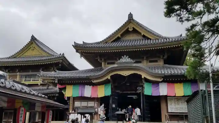 善光寺大勧進の本殿・本堂