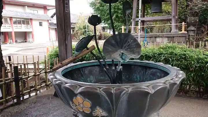 新井薬師(梅照院)の手水舎