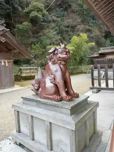 美保神社の{uncategorized: "未分類", other: "その他", undefined: "問題あり", building: "その他建物", grave: "お墓", sacred_gate: "鳥居", guardian: "狛犬", statue: "像", buddha: "仏像", history: "歴史", nature: "自然", garden: "庭園", animal: "動物", pagoda: "塔", temizu: "手水舎", mountain_gate: "山門・神門", sanctuary: "本殿・本堂", subordinate: "末社・摂社", art: "芸術", scenery: "景色", jizo: "地蔵", ema: "絵馬", goshuin: "御朱印", omikuji: "おみくじ", items: "授与品その他", amulet: "お守り", goshuincho: "御朱印帳", eats: "食事", festival: "お祭り", votive_dance: "神楽", shichigosan: "七五三参", wedding: "結婚式", experience: "体験その他", initially: "初詣", around: "周辺", anti_infection: "感染症対策"}