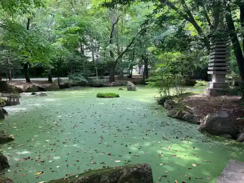 帯廣神社の庭園