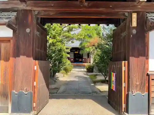 願生寺の山門・神門