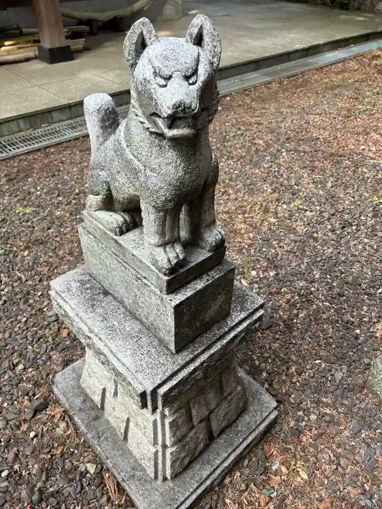 稲荷森大神(神峰神社境内社)の狛犬