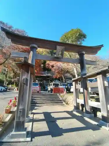 高尾山麓氷川神社の鳥居