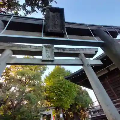 上高田氷川神社の鳥居