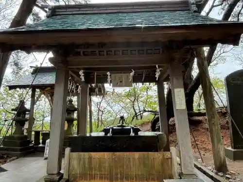 高山稲荷神社の{uncategorized: "未分類", other: "その他", undefined: "問題あり", building: "その他建物", grave: "お墓", sacred_gate: "鳥居", guardian: "狛犬", statue: "像", buddha: "仏像", history: "歴史", nature: "自然", garden: "庭園", animal: "動物", pagoda: "塔", temizu: "手水舎", mountain_gate: "山門・神門", sanctuary: "本殿・本堂", subordinate: "末社・摂社", art: "芸術", scenery: "景色", jizo: "地蔵", ema: "絵馬", goshuin: "御朱印", omikuji: "おみくじ", items: "授与品その他", amulet: "お守り", goshuincho: "御朱印帳", eats: "食事", festival: "お祭り", votive_dance: "神楽", shichigosan: "七五三参", wedding: "結婚式", experience: "体験その他", initially: "初詣", around: "周辺", anti_infection: "感染症対策"}