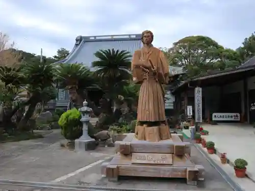 宝福寺の像