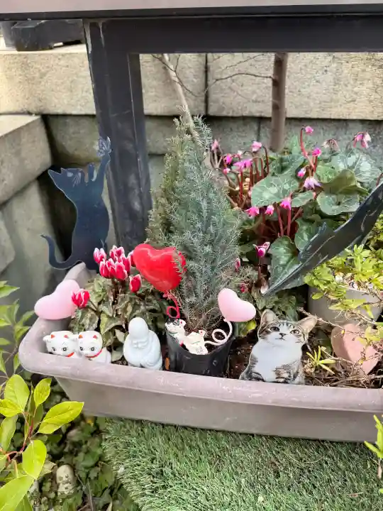 今戸神社の{uncategorized: "未分類", other: "その他", undefined: "問題あり", building: "その他建物", grave: "お墓", sacred_gate: "鳥居", guardian: "狛犬", statue: "像", buddha: "仏像", history: "歴史", nature: "自然", garden: "庭園", animal: "動物", pagoda: "塔", temizu: "手水舎", mountain_gate: "山門・神門", sanctuary: "本殿・本堂", subordinate: "末社・摂社", art: "芸術", scenery: "景色", jizo: "地蔵", ema: "絵馬", goshuin: "御朱印", omikuji: "おみくじ", items: "授与品その他", amulet: "お守り", goshuincho: "御朱印帳", eats: "食事", festival: "お祭り", votive_dance: "神楽", shichigosan: "七五三参", wedding: "結婚式", experience: "体験その他", initially: "初詣", around: "周辺", anti_infection: "感染症対策"}